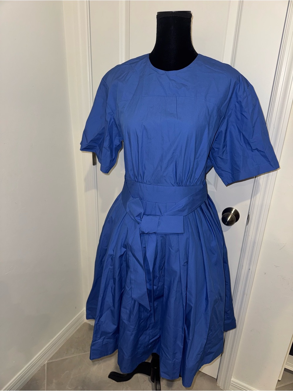 Devil Wears Prada Scoop Collection Cotton Tie-Waist Midi Dress - Picture 9 of 12